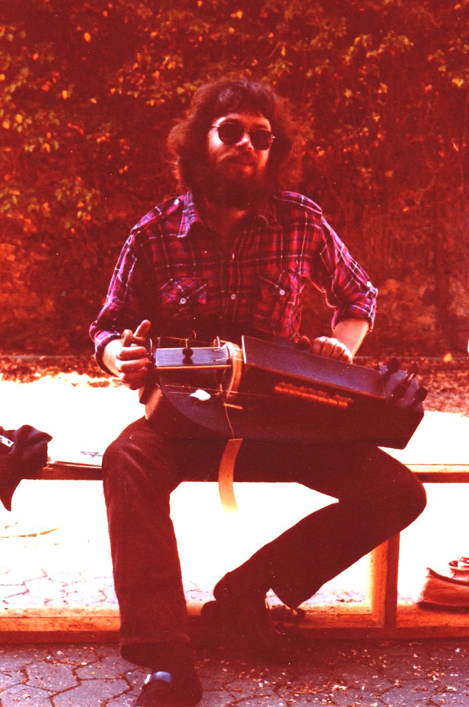 René Meeuws mit Drehleier 1978 in Reichelsheim