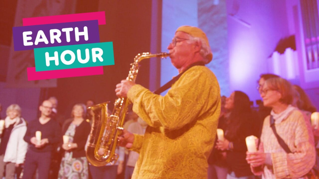 Licht aus. Stimme an.