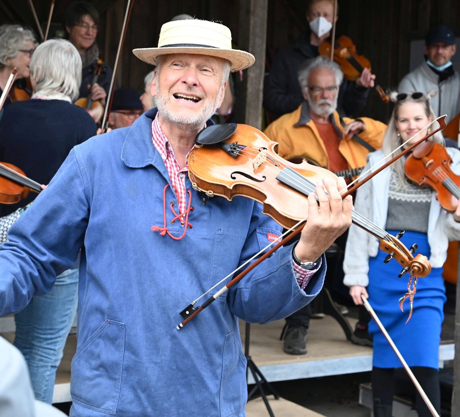 Hof Akkerboom Spelmanslag beim Maifolkfestival