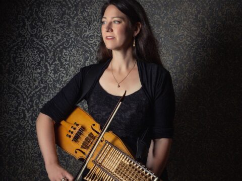 Musik mit Saiten und Tasten im Gesamtpaket