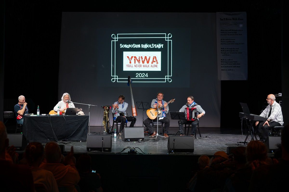 Fußballsongs im Landestheater