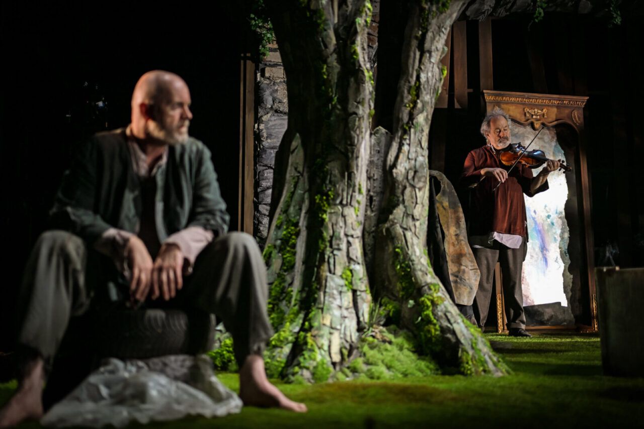 Folk im Theater