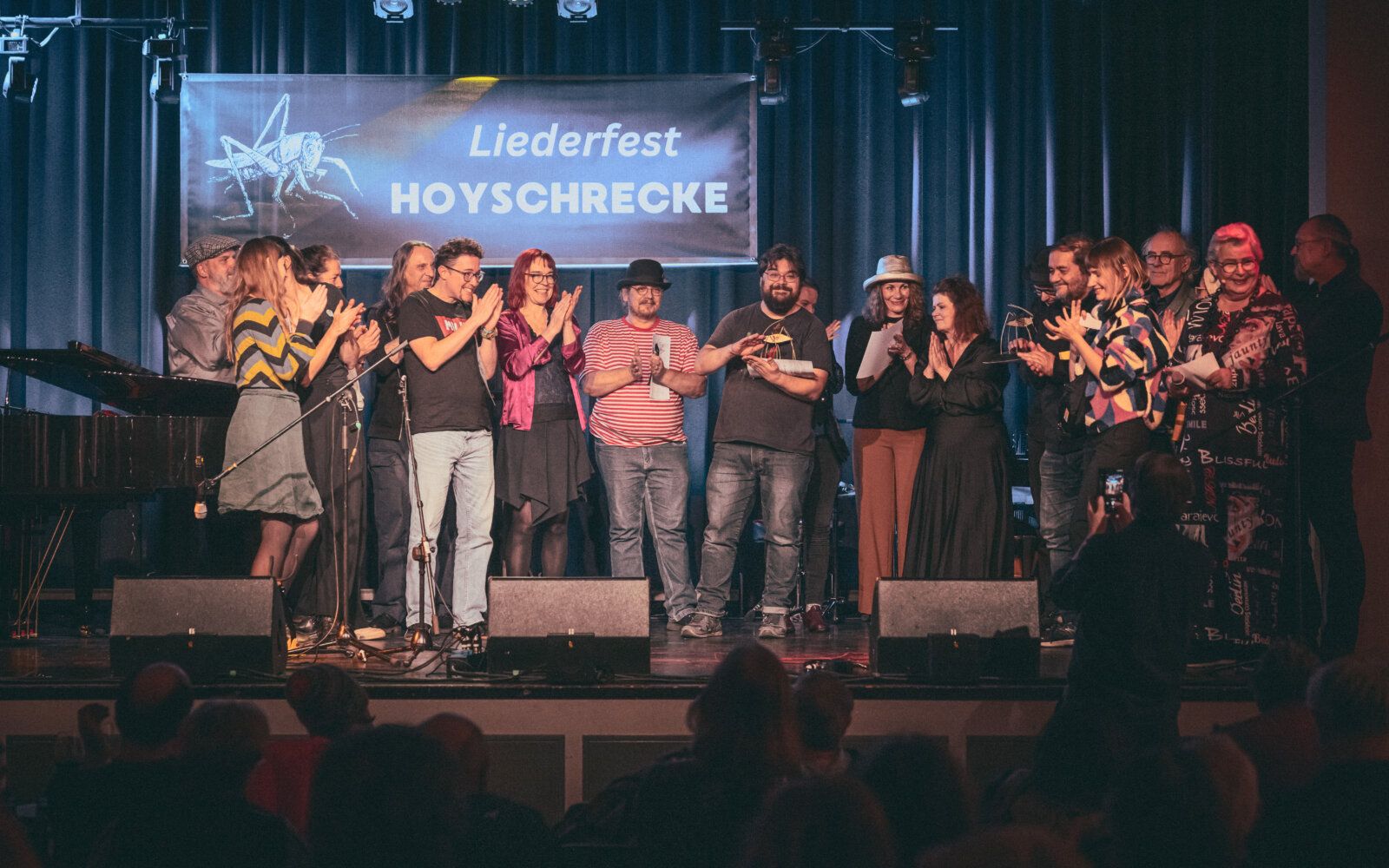 Alle Beteiligten zum Finale auf der Bühne