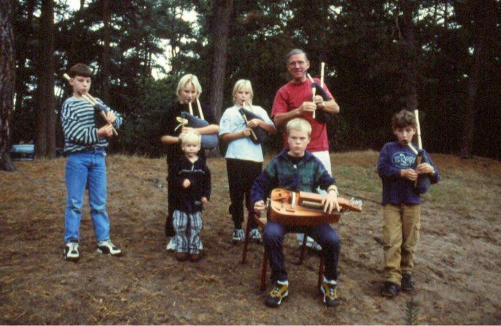 Herman Willemsen mit Kindergruppe