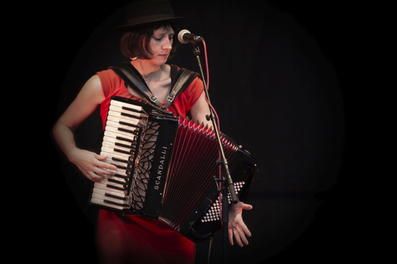 Akkordeon spielen & singen oder: Wie begleite ich mich selbst beim Singen? – 1